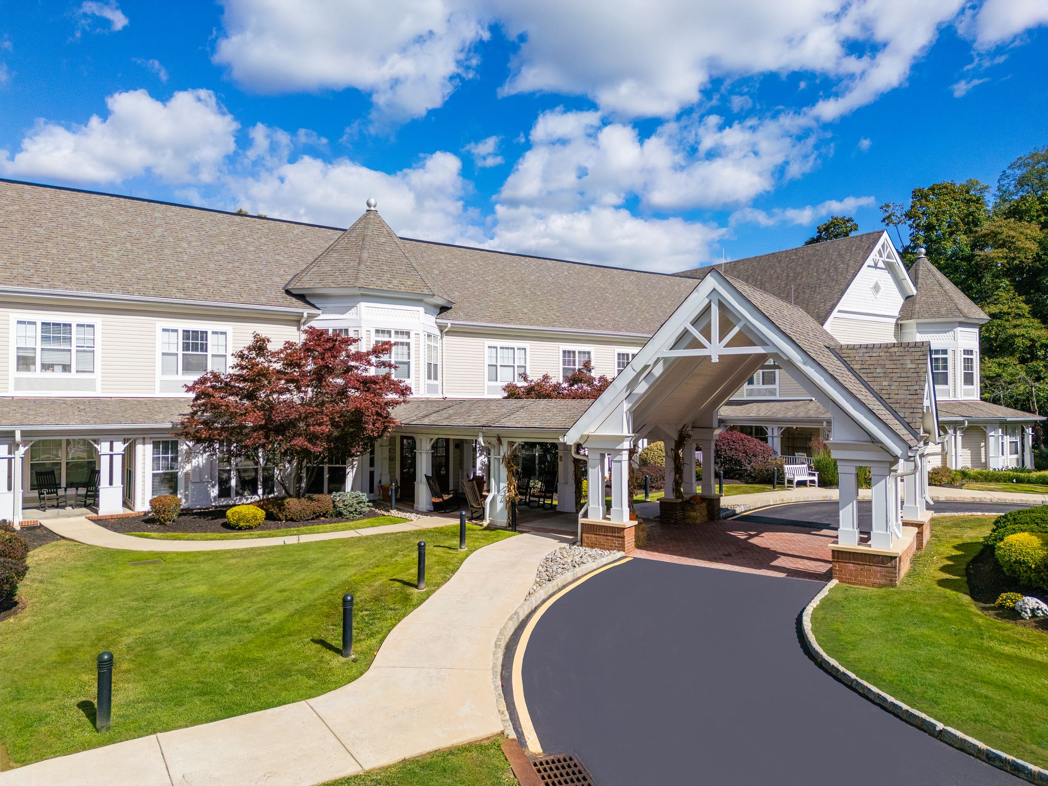 The outside of Sunrise Assisted Living of Lincroft in Lincroft