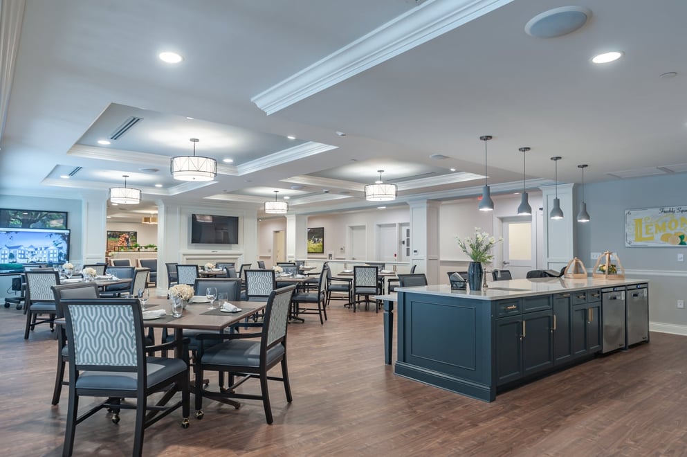 Arbor Terrace Marlton bar and dining area